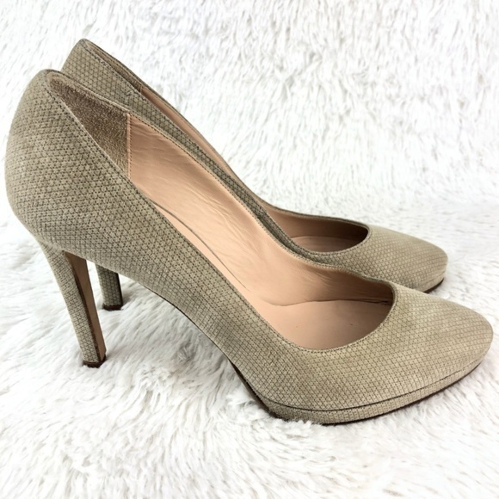 AQUATALIA Harlee Diamond Suede Taupe Pumps. NWOB.
